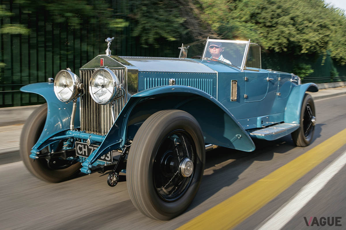 たとえ実験車であっても生産車と同様の仕上げにするため、ブルーのペイントが施された