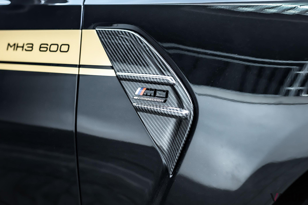 サイドギルもMパフォーマンスパーツのカーボンだ