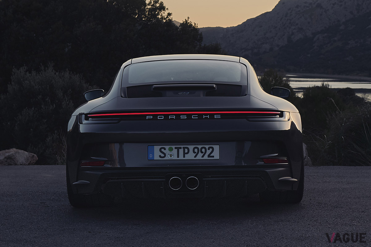 911 GT3ツーリングパッケージには、911 GT3の特徴のひとつである固定式リアウイングがない