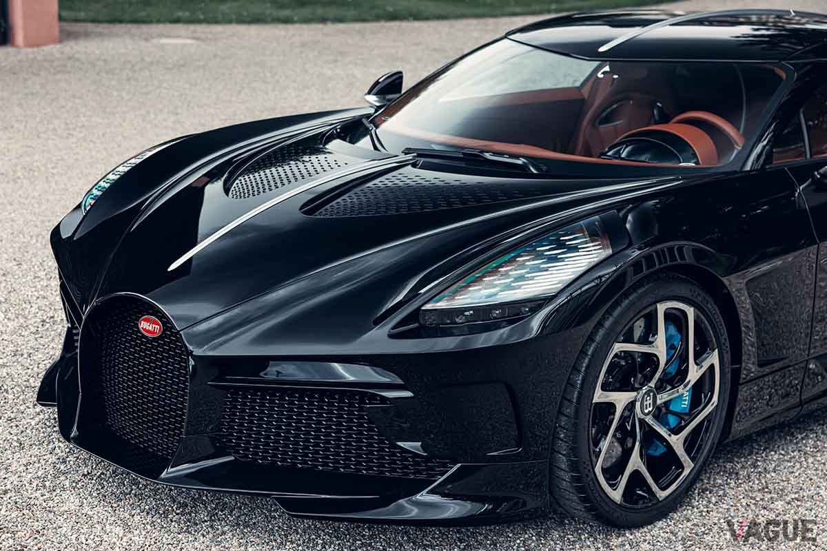 一面ごとに25個以上のLEDライトが組み込まれたヘッドライト