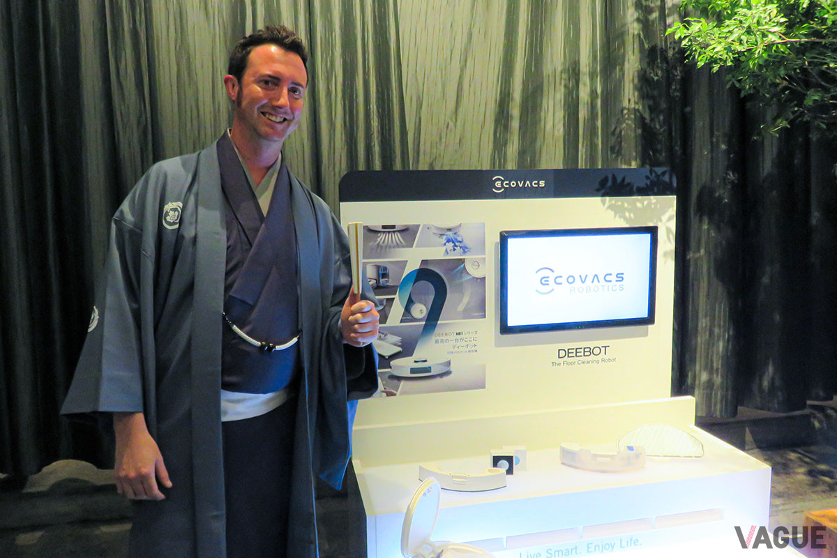 エコバックスアンバサダーの上方落語家 桂福龍氏。エコバックスカラーの着物で登場