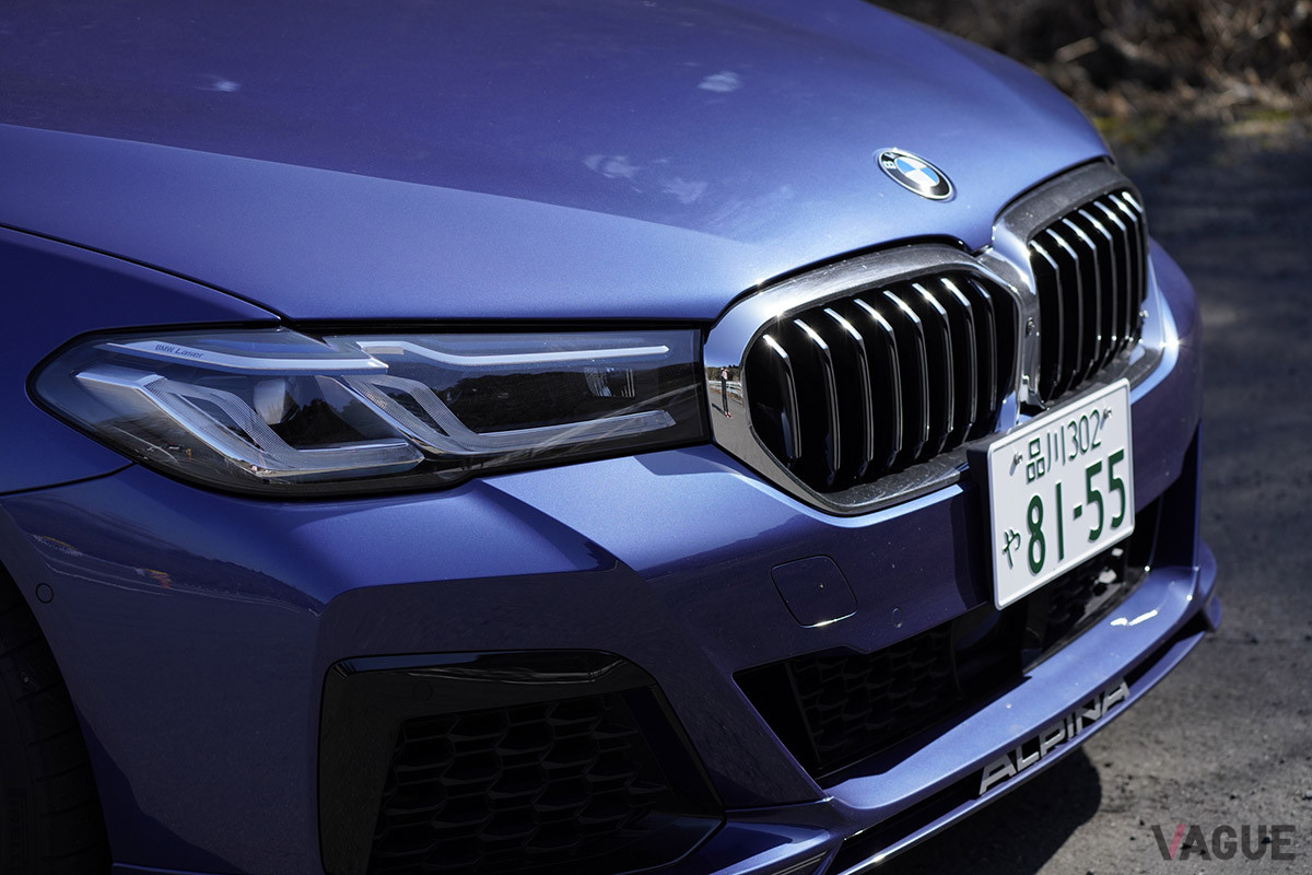 グリルやサイドベントは、ラグジュアリーさを残すため5シリーズのものを踏襲（C）柳田由人