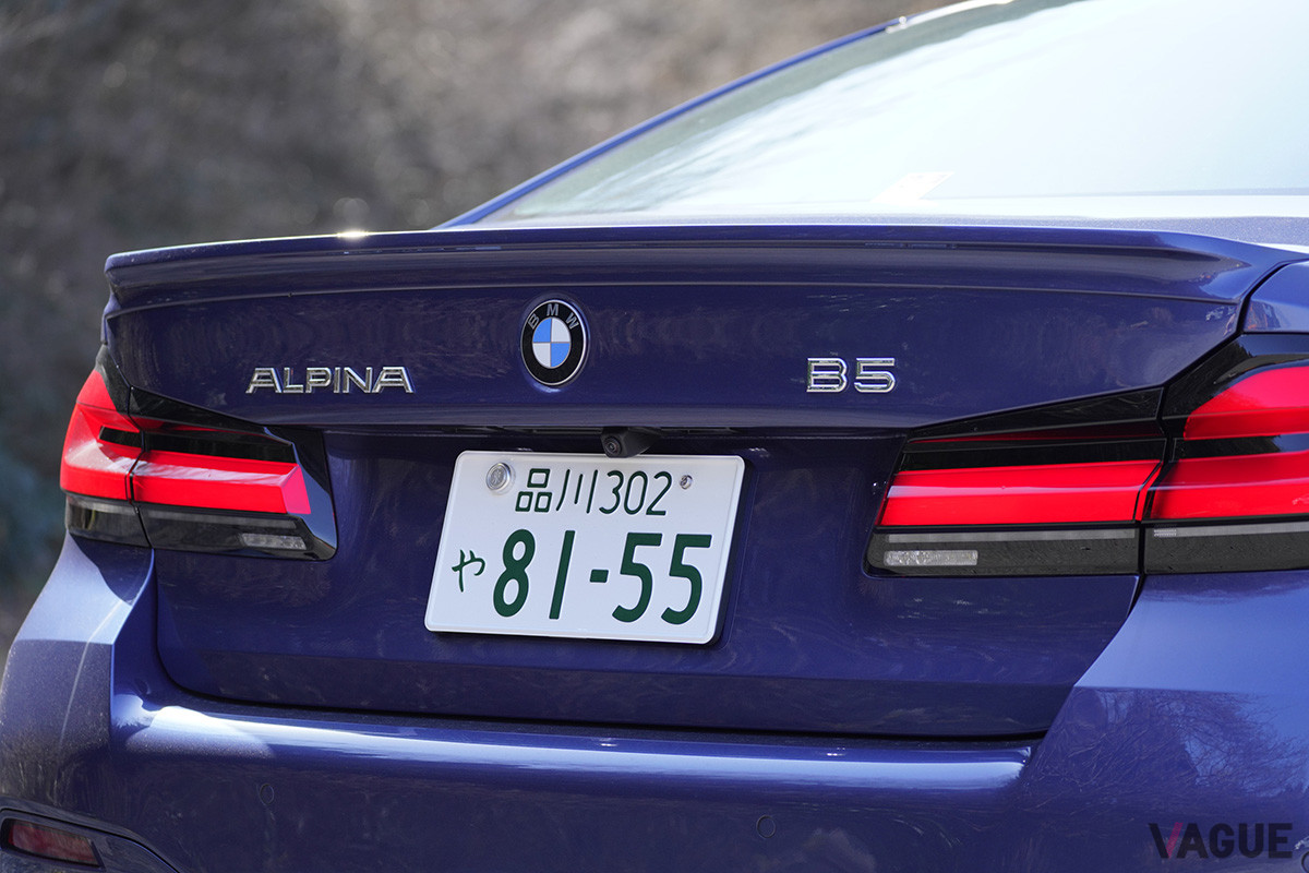 リアにははじめからあったかのように、自然にアルピナバッジが装着されている（C）柳田由人