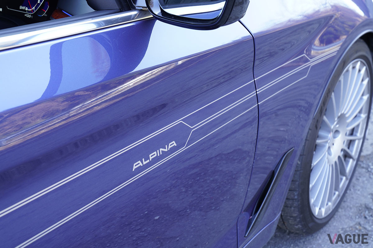 サイドに描かれた先鋭なストライプは、アルピナである証（C）柳田由人