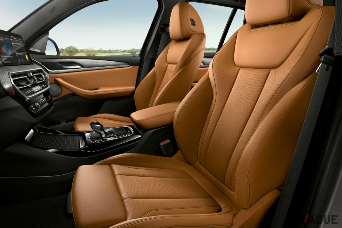 BMW改良新型「X3」のフロントシート