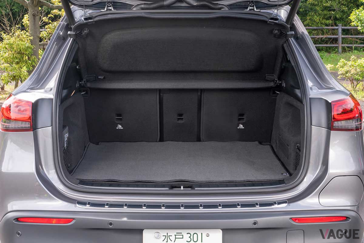 メルセデス・ベンツ新型「EQA」の通常時荷室容量は320リッター