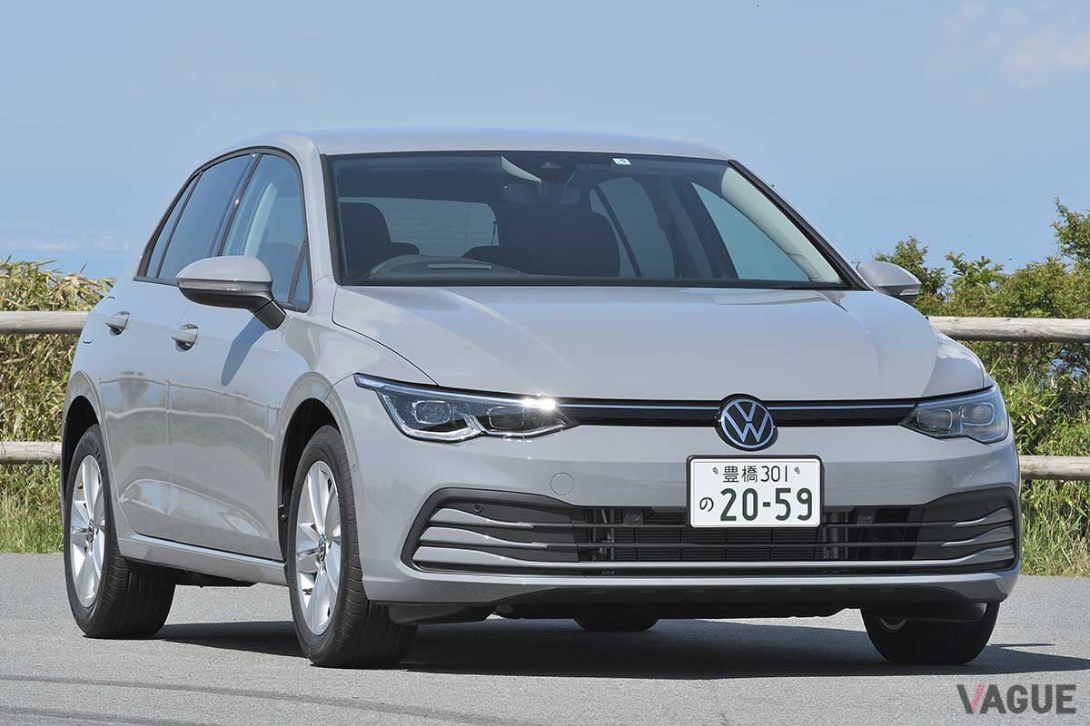VW新型「ゴルフ」。ボディカラーはムーンストーングレー