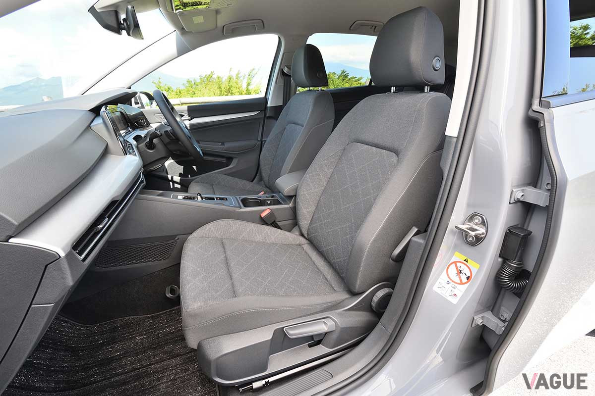 VW新型「ゴルフeTSI Active」のフロントシート