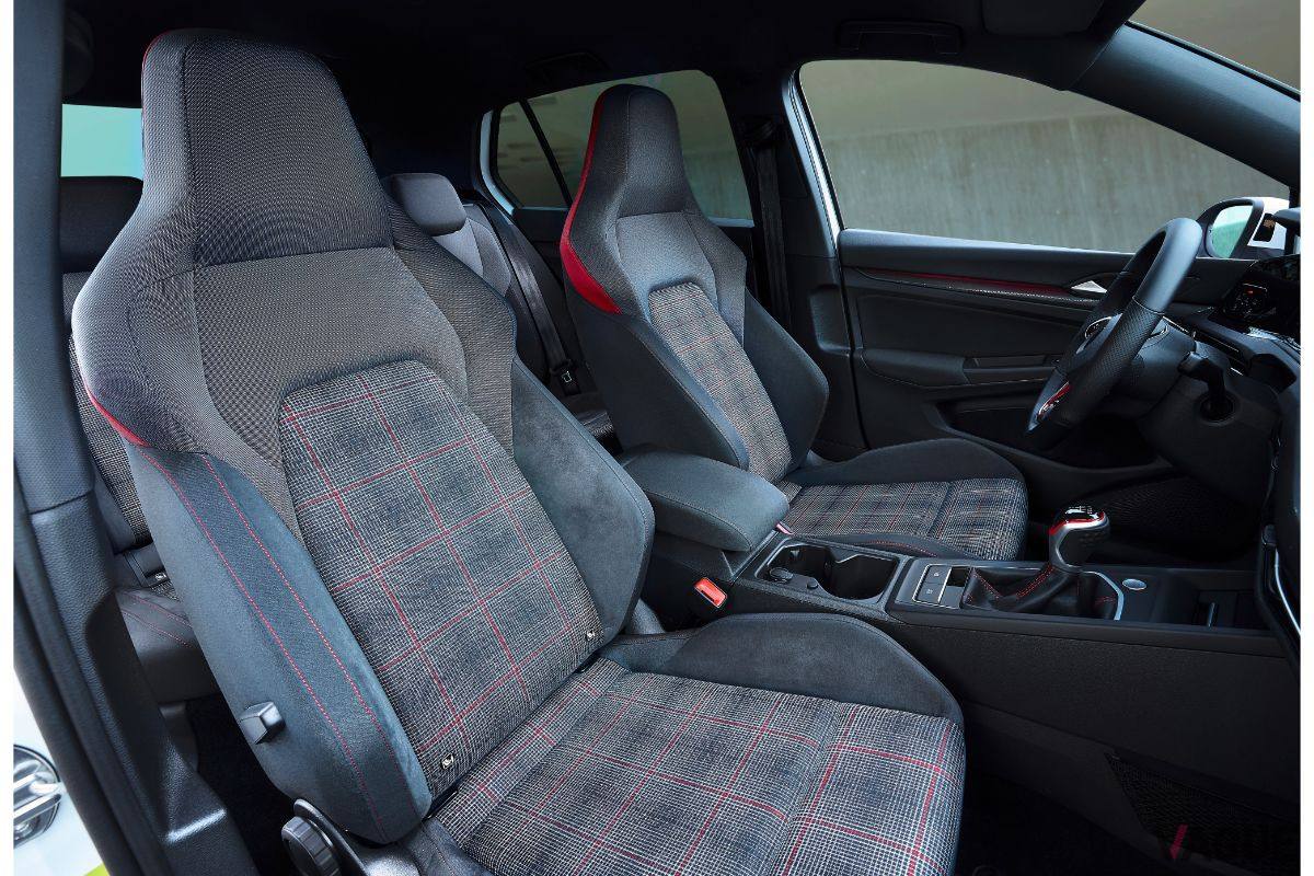 新型「ゴルフGTI」のフロントシート