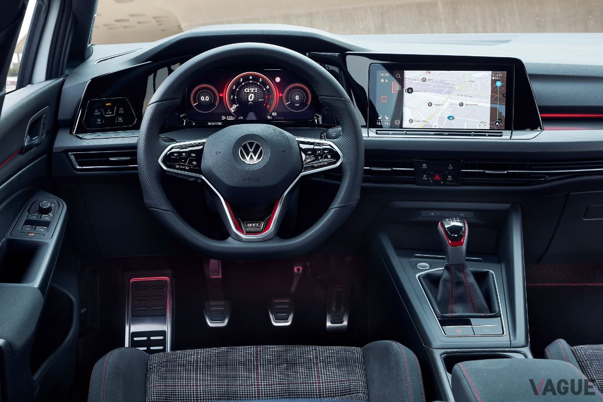 新型「ゴルフGTI」のインパネ