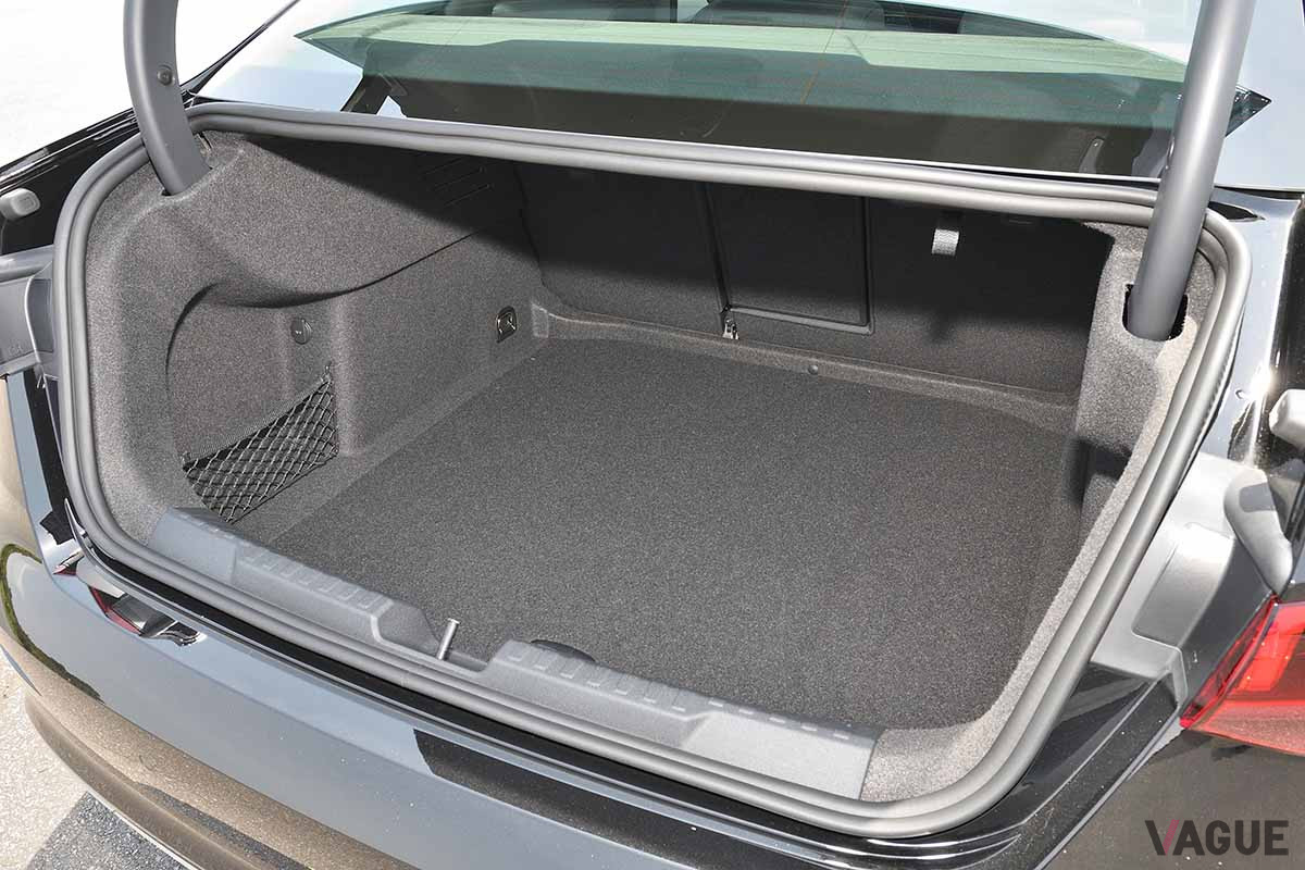 アウディ新型「A3セダン」の荷室容量はVDA値425リッター。リアシートは40：20：40で分割可倒する