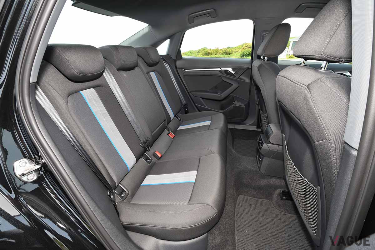 新型「A3セダン 1stエディション」のリアシート