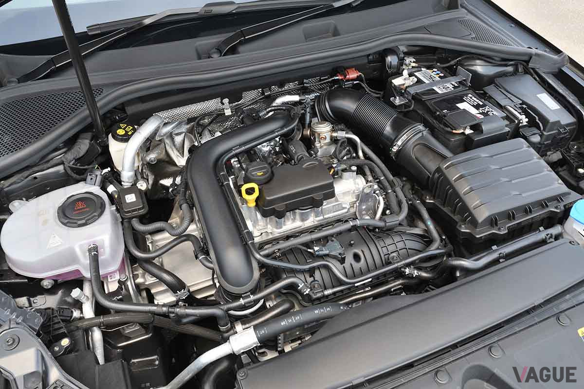 新型「A3セダン 1stエディション」は「A3 30TFSIアドバンスド」がベース。エンジンはDLA型1リッター直列3気筒ターボで、110ps。200Nmを発生。WLTCモード燃費は17.9km／Lだ