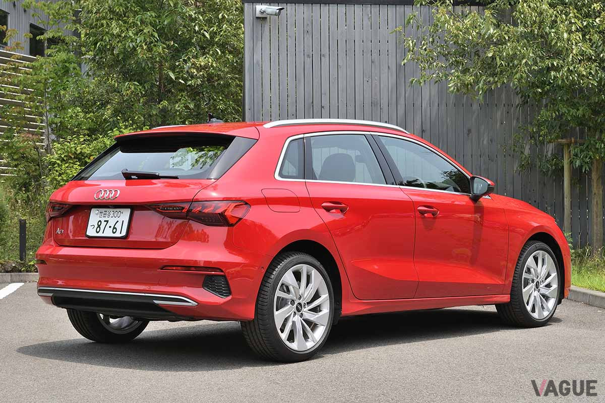 新型「A3スポーツバック 1stエディション」。ルーフレールが標準装備され、ツーリングワゴン風のエクステリアになる