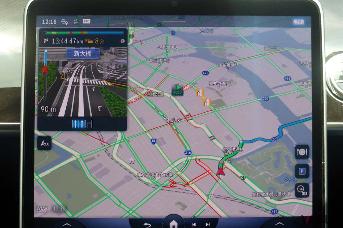 ダッシュボード中央にある12.8インチの巨大な有機ELディスプレイ。政令指定都市での交差点ガイドはリアルな3Dマップで表示される