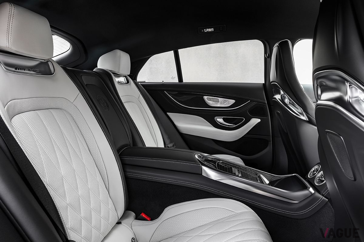 改良新型「メルセデスAMG GT 4ドアクーペ」のリアシート