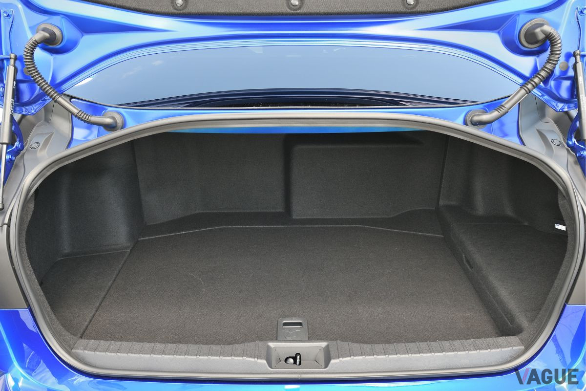 トヨタ新型「ミライ」の荷室容量は321リッター