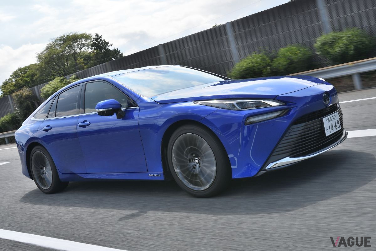 トヨタ新型「ミライ」の高速での走り
