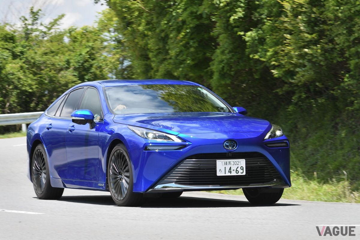 トヨタ新型「ミライ」のワインディングでの走り