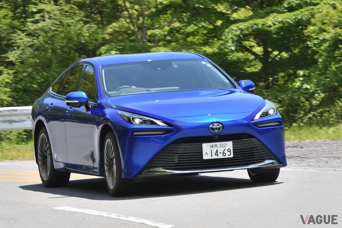 トヨタ新型「ミライ」のワインディングでの走り