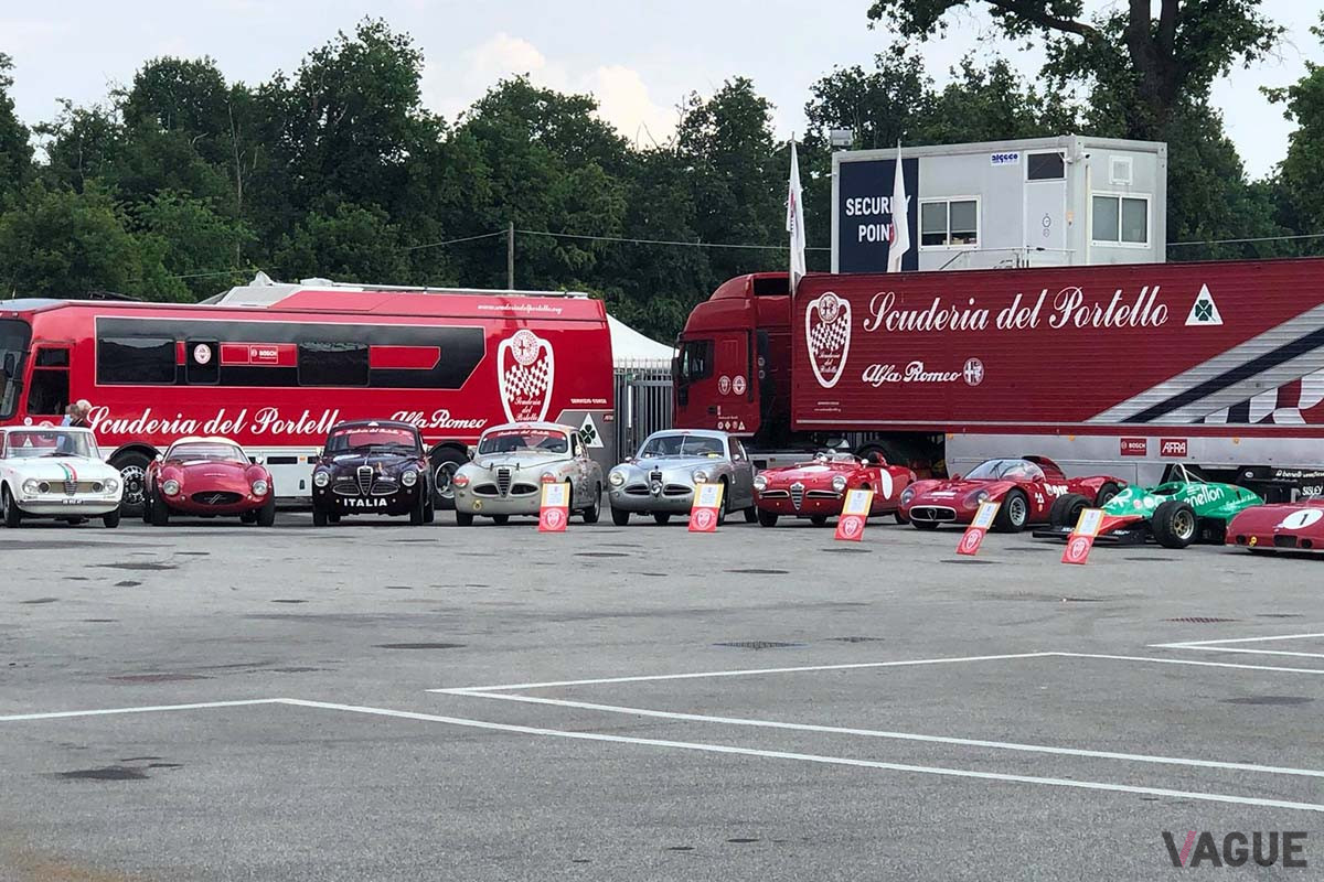 サーキットイベントにはいつもスクーデリア デル ポルテッロのトランスポーターと参加車両が展示される