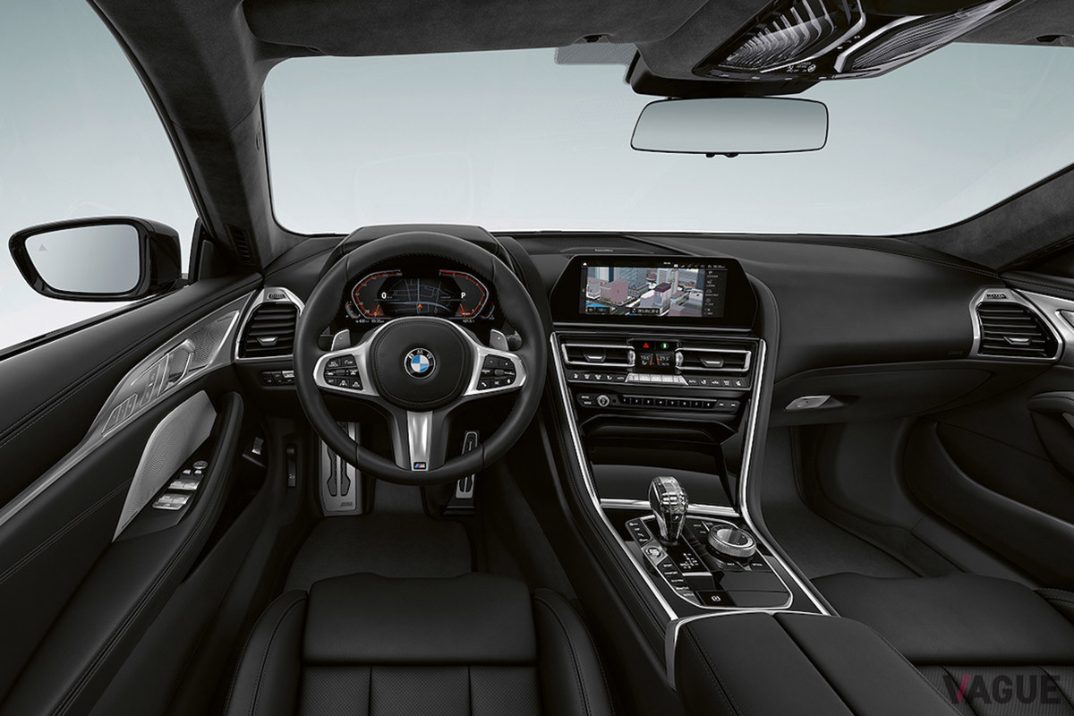 BMW Individualアルカンターラ・ルーフライナー、ブラックのエクステンデッド レザー メリノ、BMW Individualピアノブラック トリムを採用