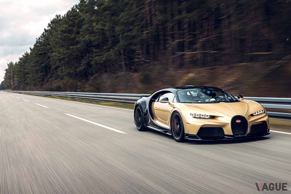 400km／hを超える最高速においても、豪華さと快適さというユニークな組み合わせを実現するべくセットアップに余念がない