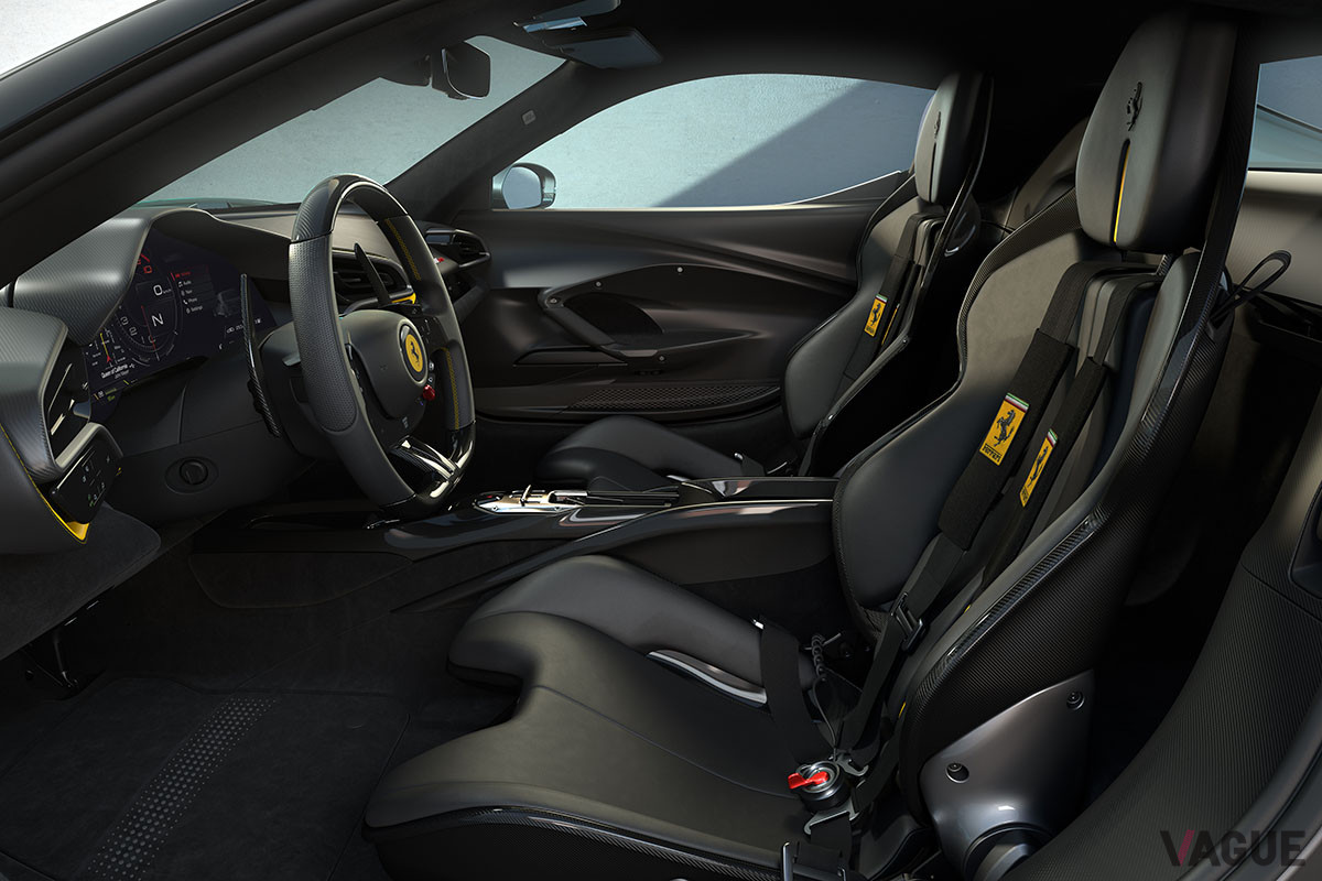 アセット フィオラノ パッケージの「296GTB」のシート。4点式シートベルトなど、サーキット走行に主眼が置かれている