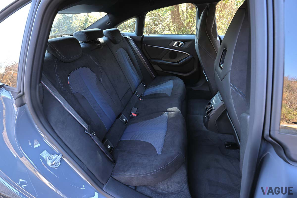 BMW「218iグランクーペ Mスポーツ」のリアシート