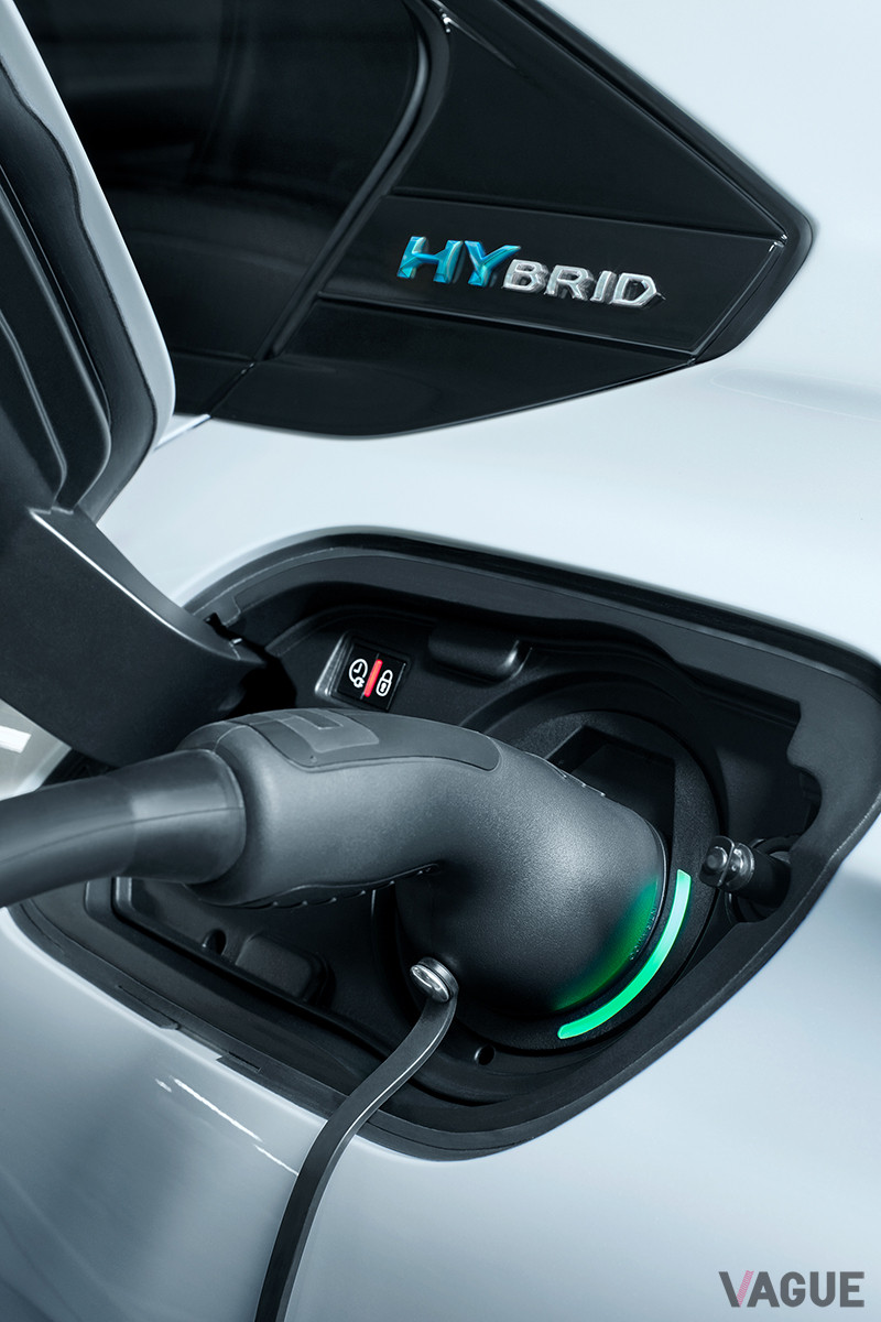 プジョー「508GTハイブリッド」の充電リッド
