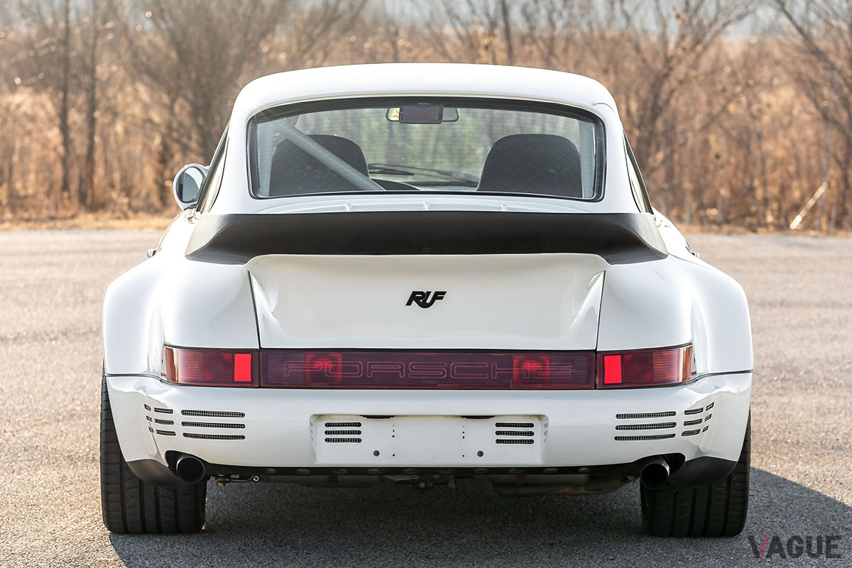 約3740万円で落札されたポルシェ RUF「CTR カレラ4」（1990年）（C）2021 Courtesy of RM Sotheby's