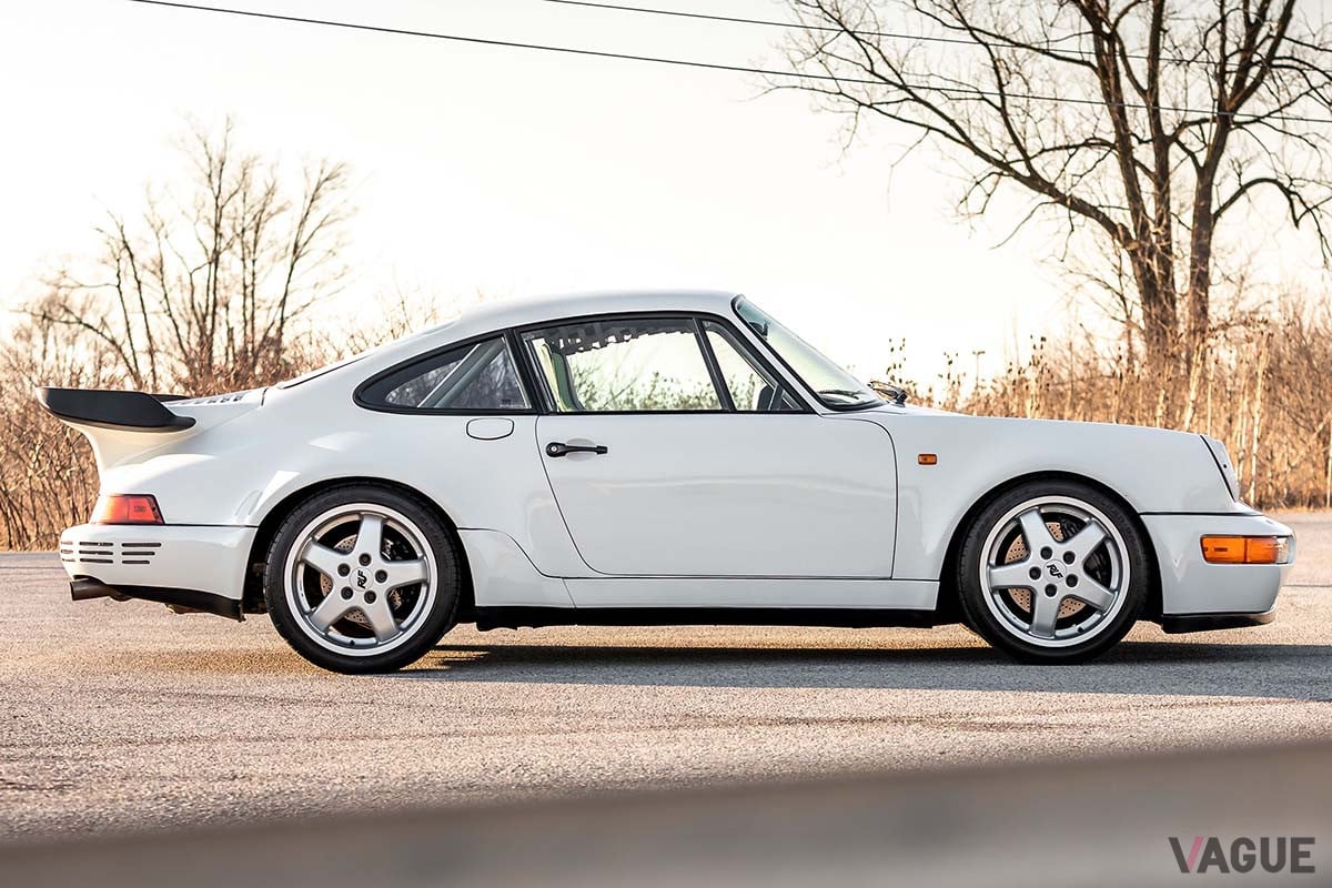 約3740万円で落札されたポルシェ RUF「CTR カレラ4」（1990年）（C）2021 Courtesy of RM Sotheby's