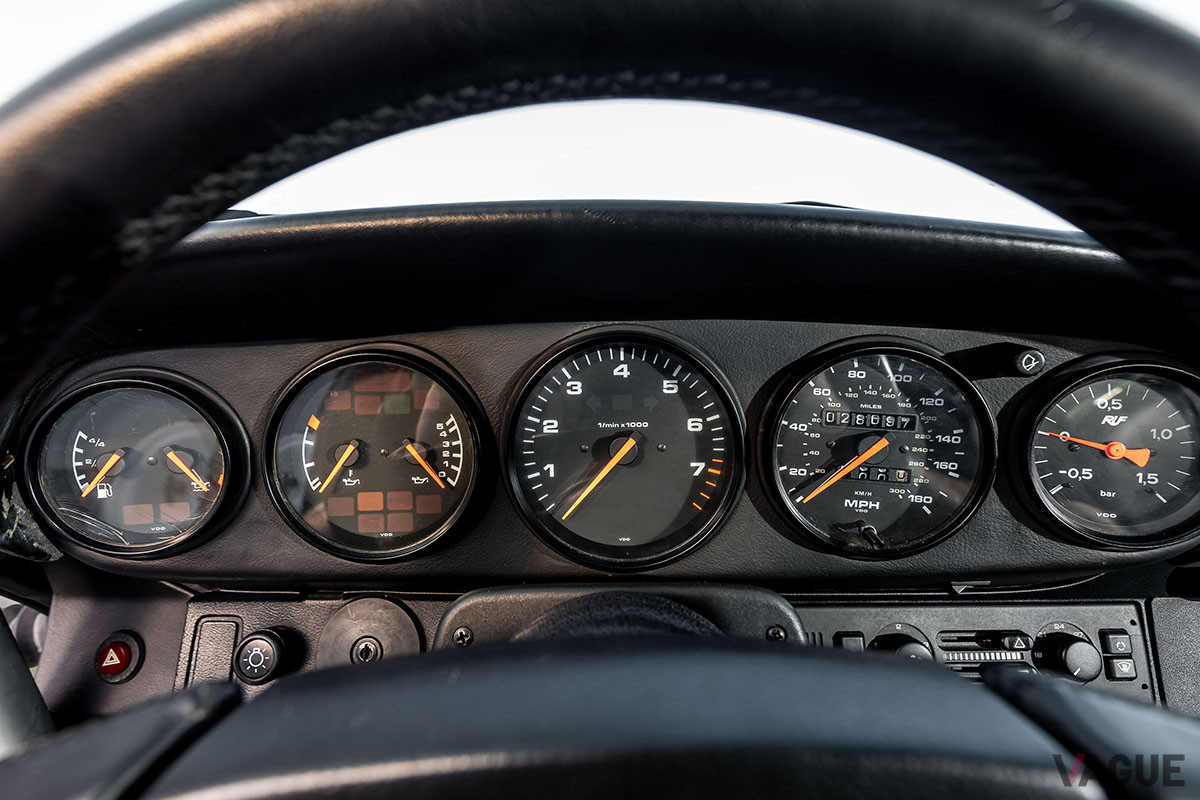 約3740万円で落札されたポルシェ RUF「CTR カレラ4」（1990年）（C）2021 Courtesy of RM Sotheby's