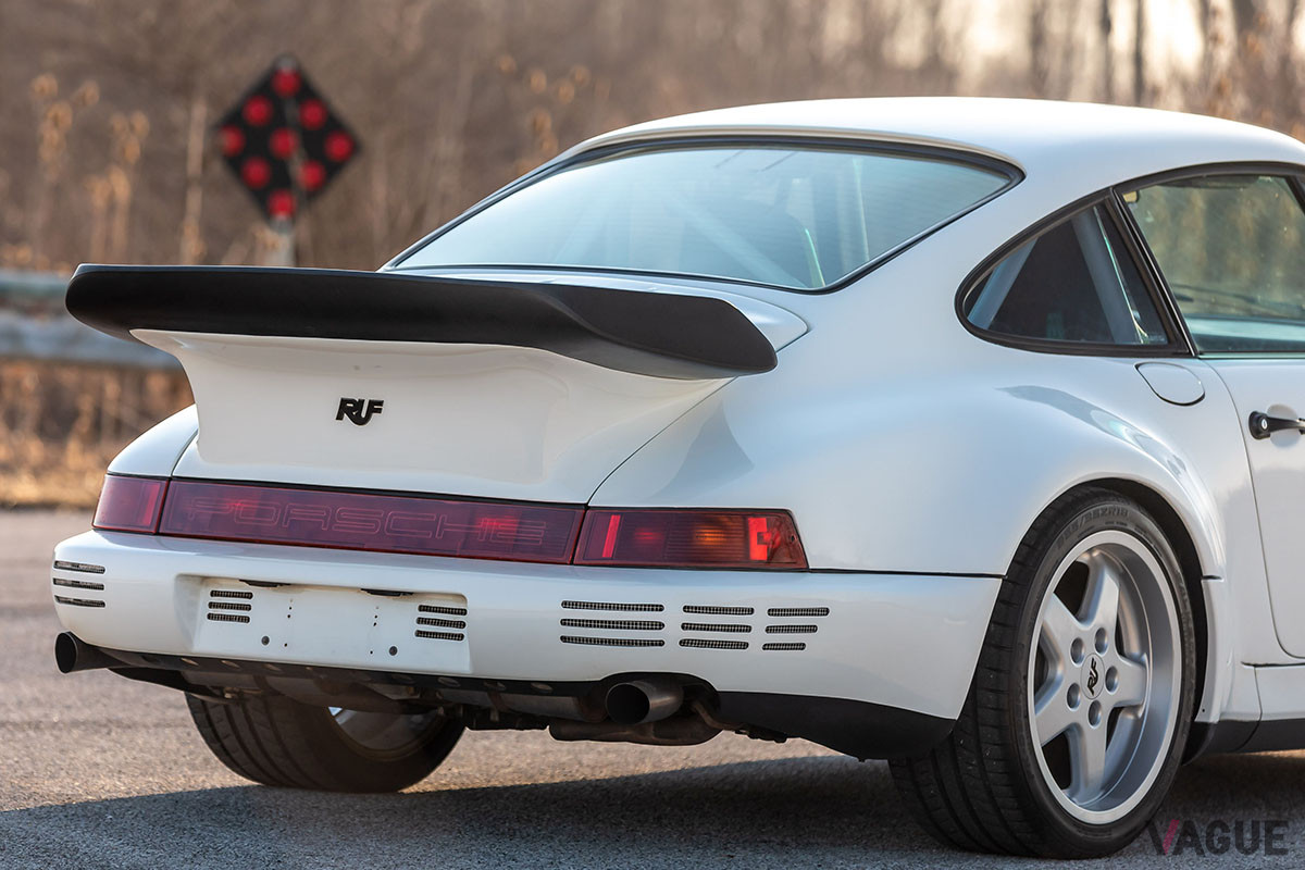 約3740万円で落札されたポルシェ RUF「CTR カレラ4」（1990年）（C）2021 Courtesy of RM Sotheby's