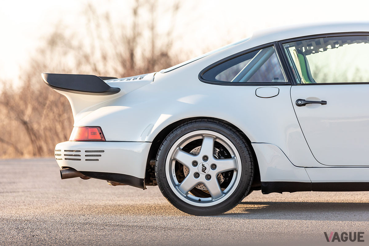 約3740万円で落札されたポルシェ RUF「CTR カレラ4」（1990年）（C）2021 Courtesy of RM Sotheby's