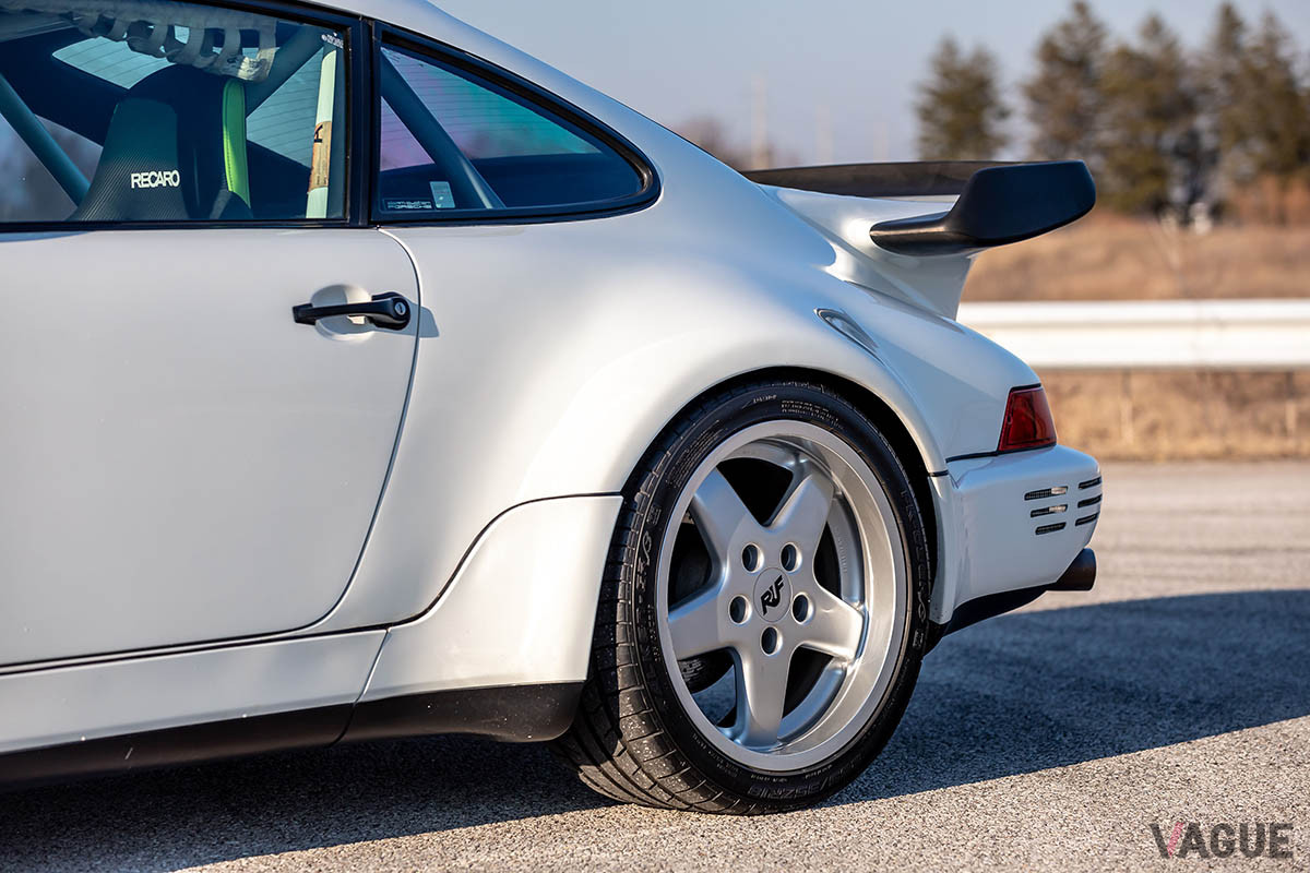 約3740万円で落札されたポルシェ RUF「CTR カレラ4」（1990年）（C）2021 Courtesy of RM Sotheby's
