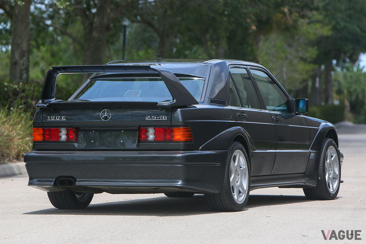 約4120万円で落札されたメルセデス・ベンツ「190E 2.5-16エボリューション2」（C）2021 Courtesy of RM Sotheby's