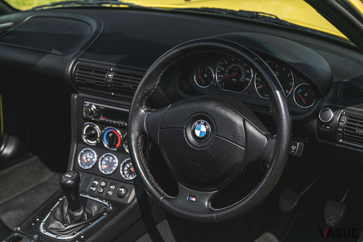 約315万円で落札された、ダカールイエローのBMW「Z3Mロードスター」（C）Silverstone Auctions Limited 2021