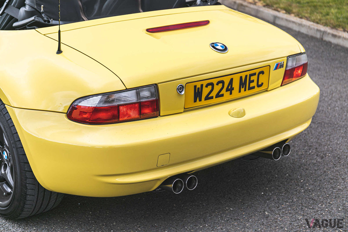 約315万円で落札された、ダカールイエローのBMW「Z3Mロードスター」（C）Silverstone Auctions Limited 2021