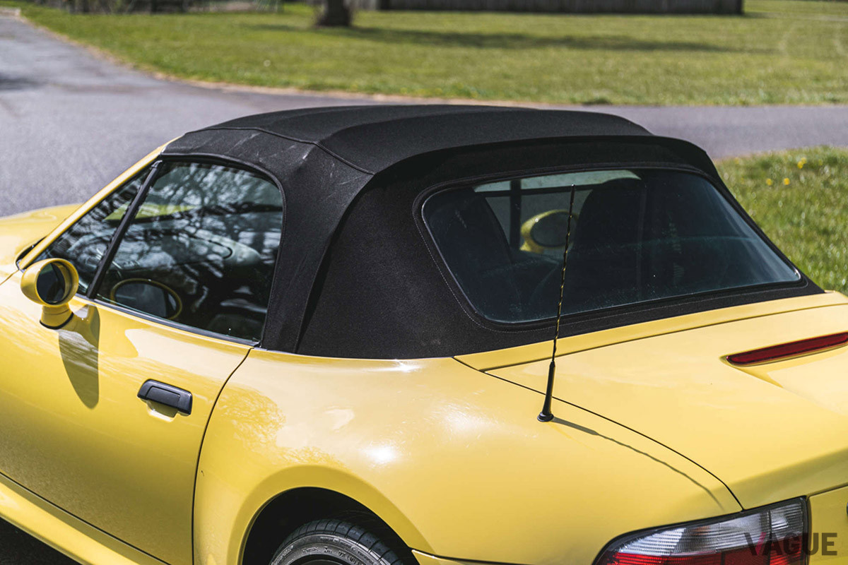 約315万円で落札された、ダカールイエローのBMW「Z3Mロードスター」（C）Silverstone Auctions Limited 2021