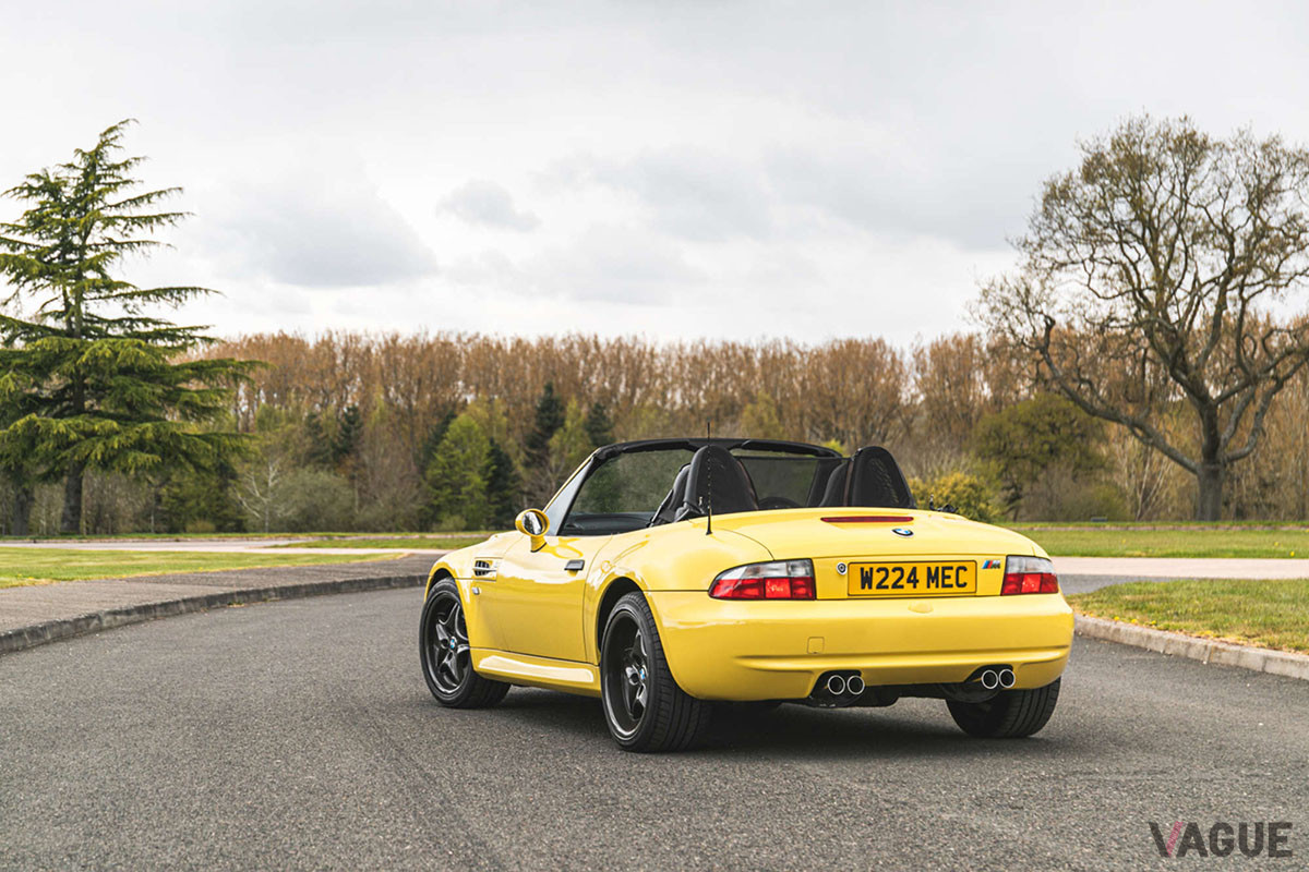 約315万円で落札された、ダカールイエローのBMW「Z3Mロードスター」（C）Silverstone Auctions Limited 2021
