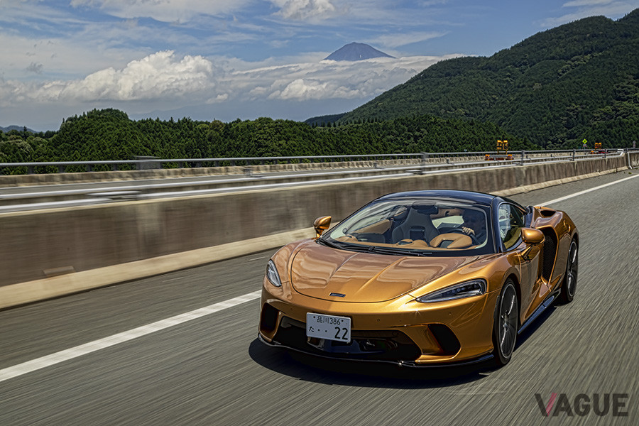 かつて日本橋からのお伊勢参りは、徒歩で2週間かかったが、高速道路をクルマで走れば半日で到着できる