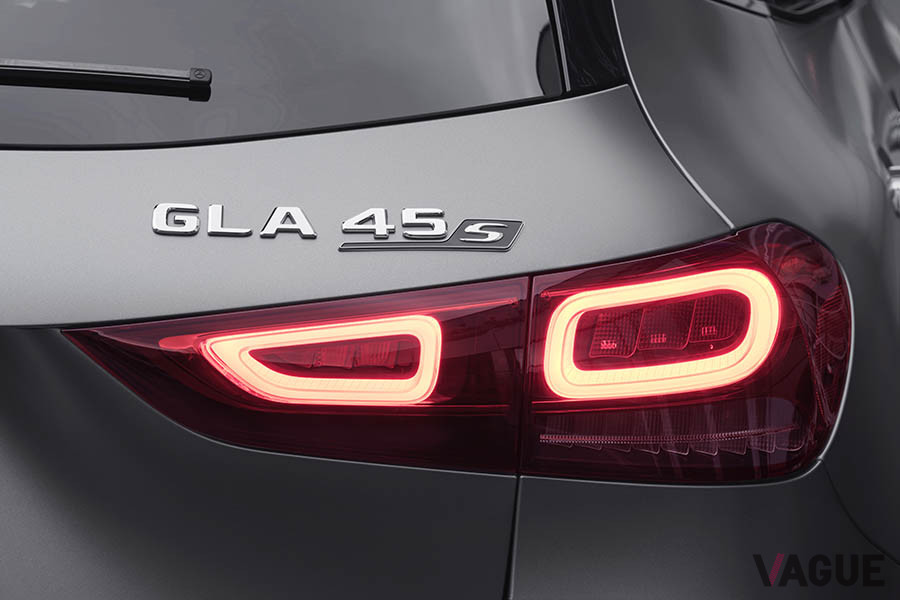 メルセデスAMG「GLA45S 4マティック＋」のエンブレム