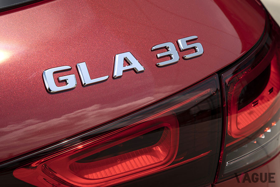 メルセデスAMG「GLA35 4マティック」のエンブレム