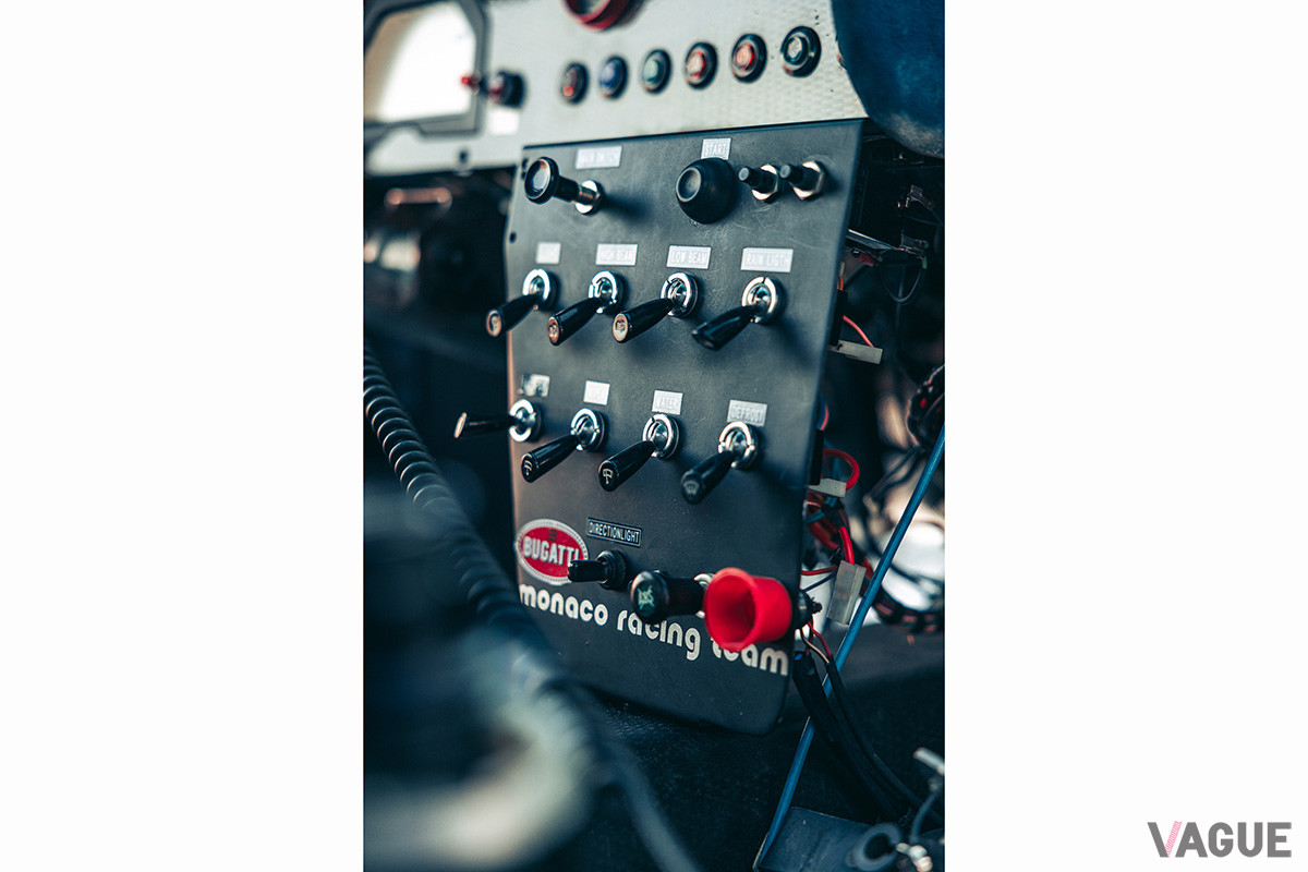 「EB110LM」のコックピット