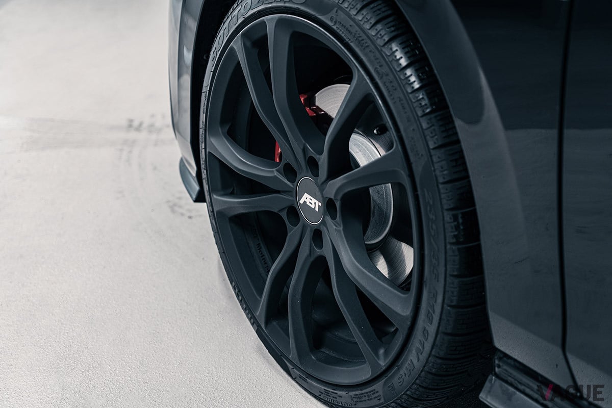 マットブラックの19インチ「ER-C」