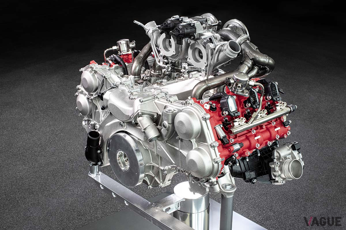 「296GTB」に搭載されるV6は、これまでのV8に比べると非常にコンパクトなことが分かる