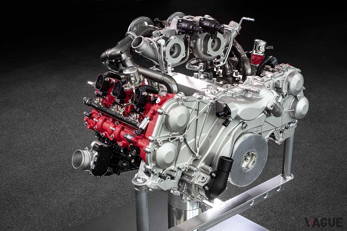 「296GTB」に搭載されるV6は、これまでのV8に比べると非常にコンパクトなことが分かる