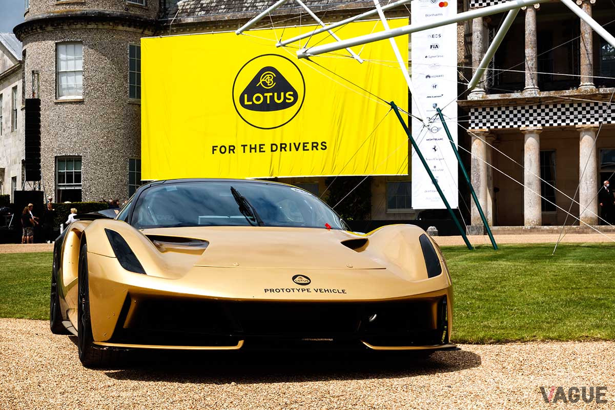 ロータスのフラッグシップであるハイパーEV「エヴァイヤ」
