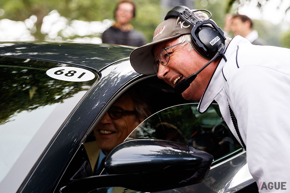 フェスティバル主催者であるリッチモンド公爵がエミーラを運転し、ロータス・カーズのマネージング・ディレクターであるマット・ウィンドルがナビを務めた